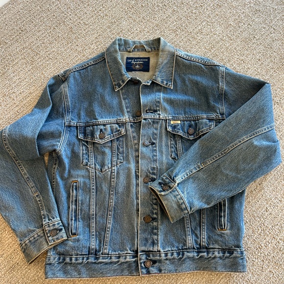 VINTAGE LEVIS STRAUSS SIGNATURE BRAND TRUCKER JACKET IN GREAT CONDITION.SZ MED - Picture 4 of 5